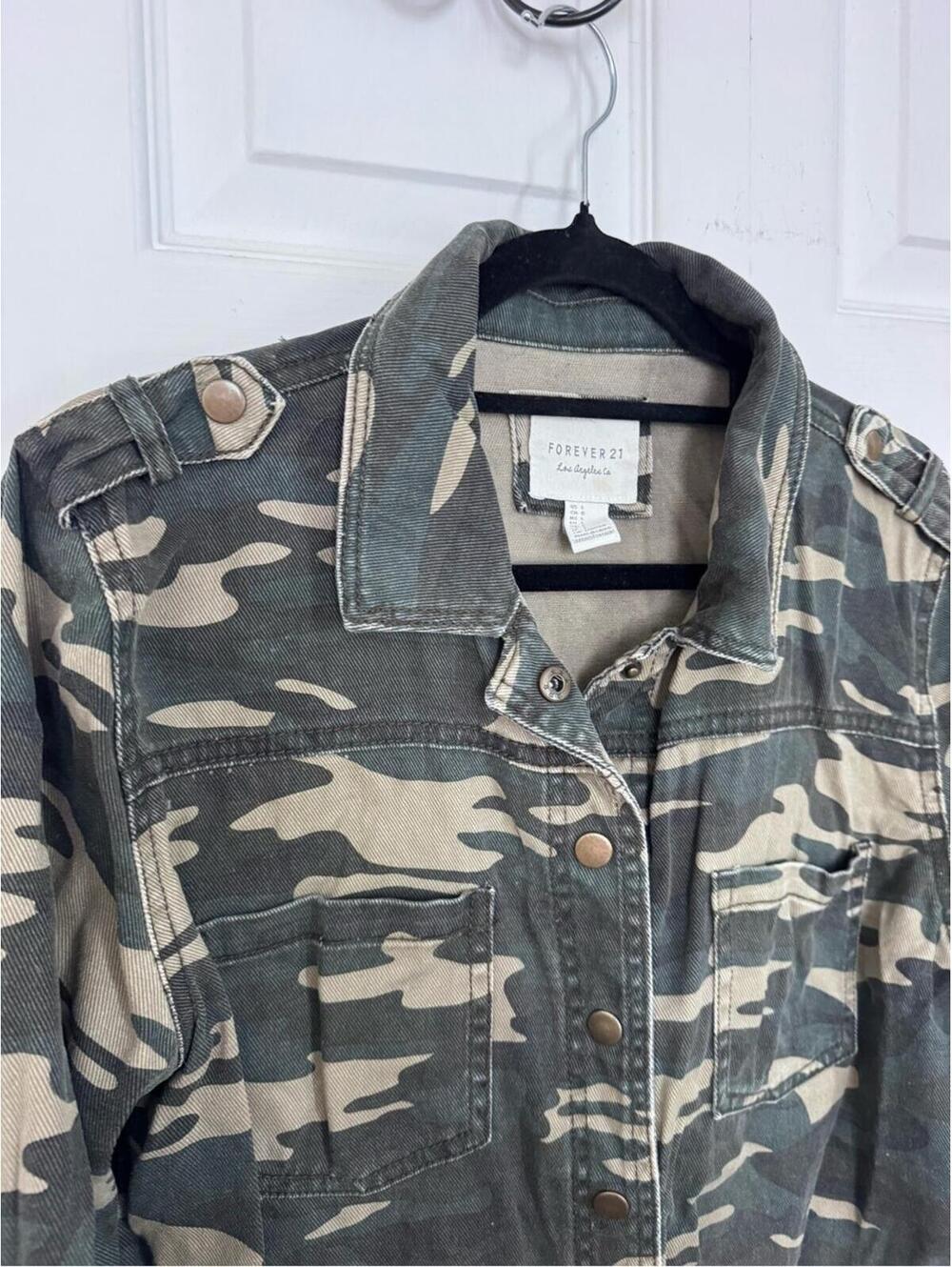 Forever 21 Green and Cream Camo Utility Jacket - Picture 2 of 9